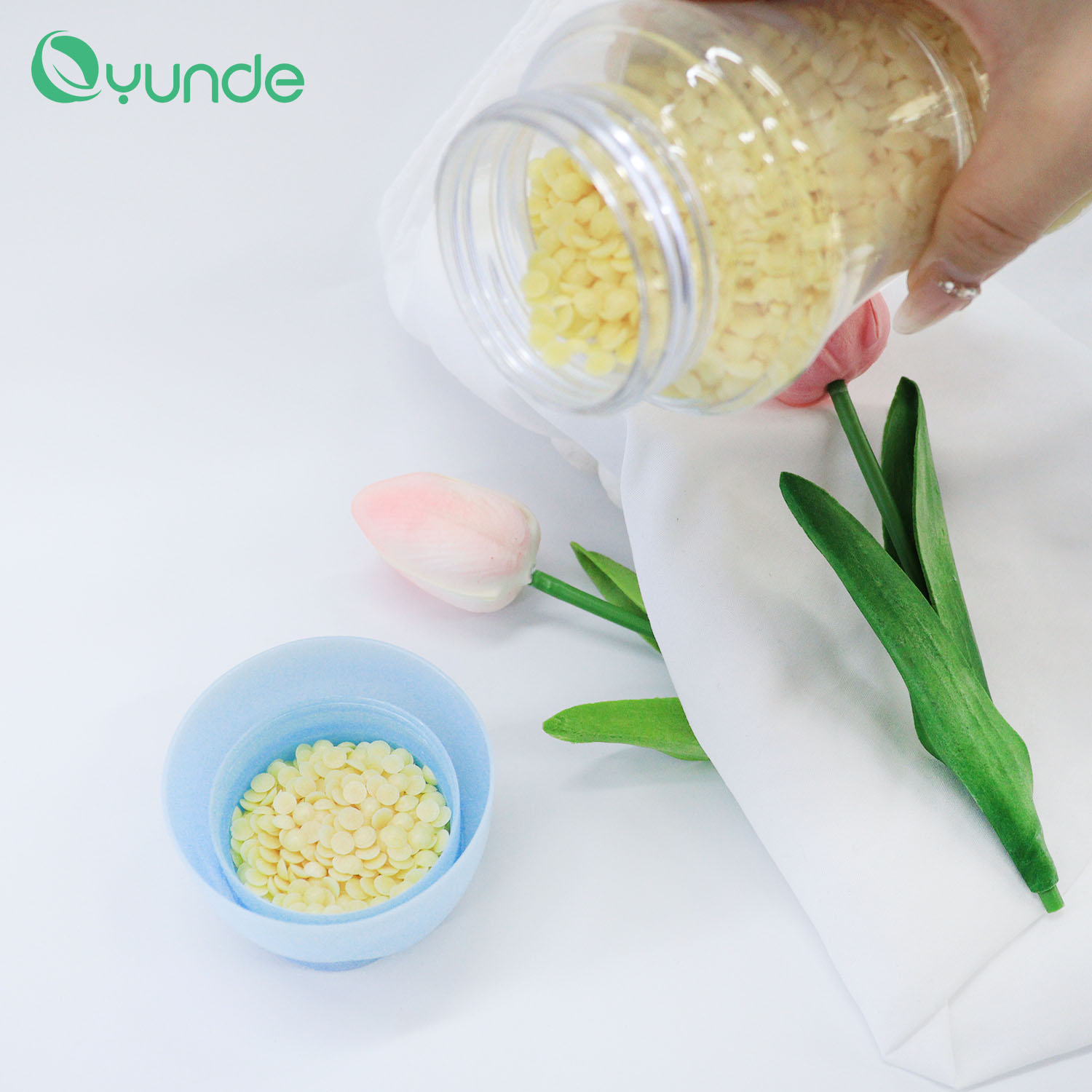 Tailor-made Laundry Scent Beads Crafted To Preserve The Richness And Vibrancy Of Dark Fabrics.